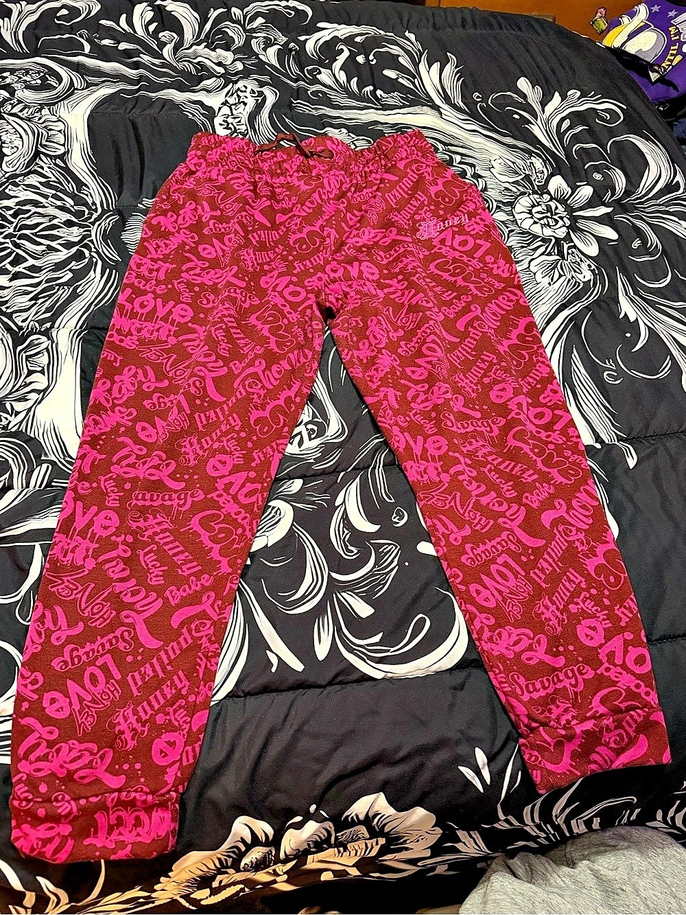 “SAVAGE” Joggers with pockets Love Streak Printed Jogger Pants in Pink Size XL